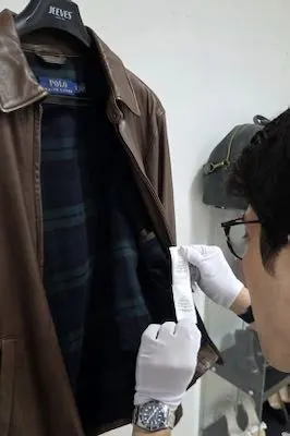 Reading garment labels